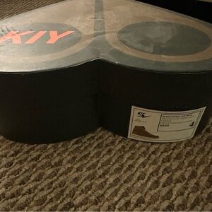 KIY x Moose Knuckles Women's Athletic Shoes - Green/ Orange (limited edition)